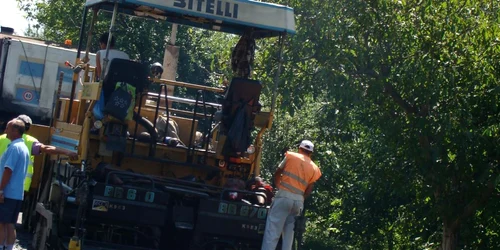 Lucrările de asfaltare sut realizate de firma Euroconstruct