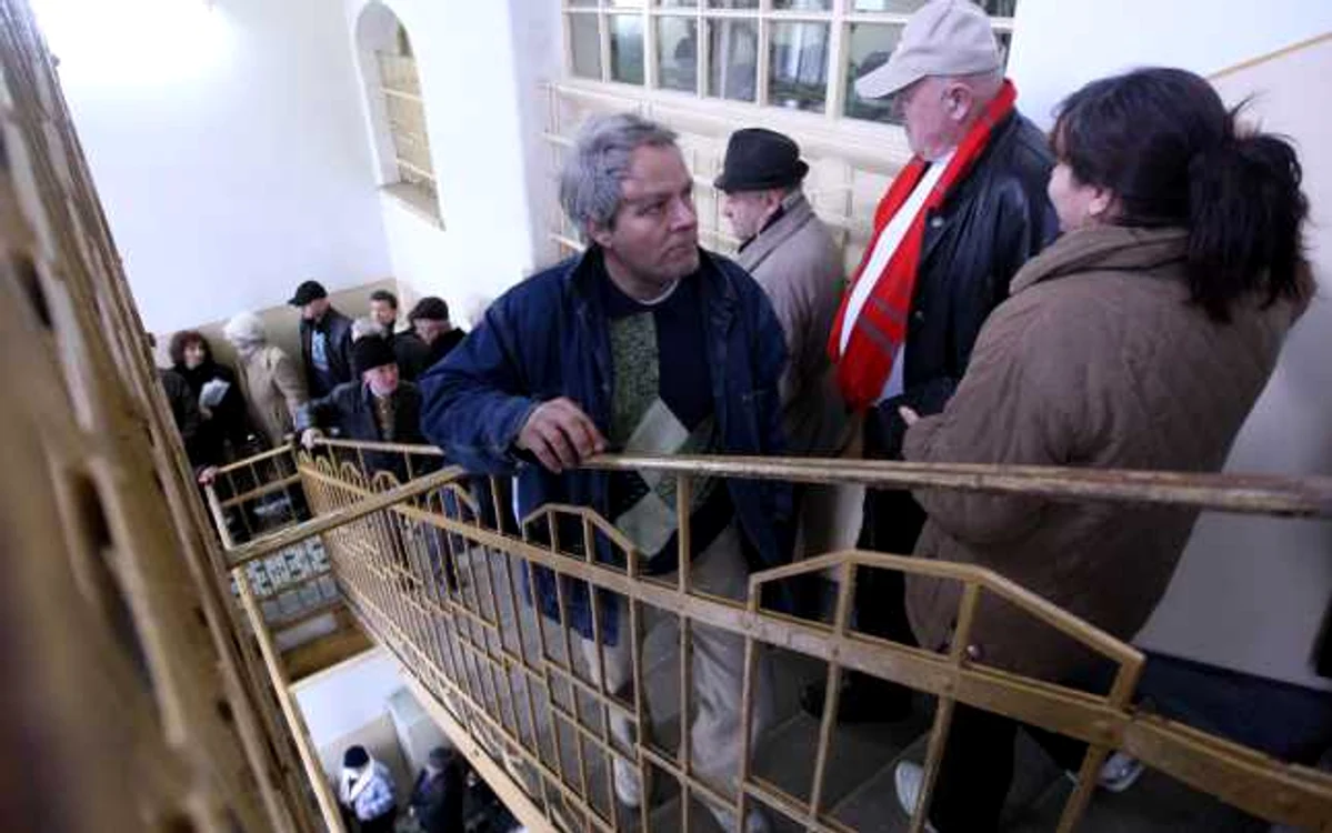 Timpul de aşteptare la rând a fost de aproximativ o oră
