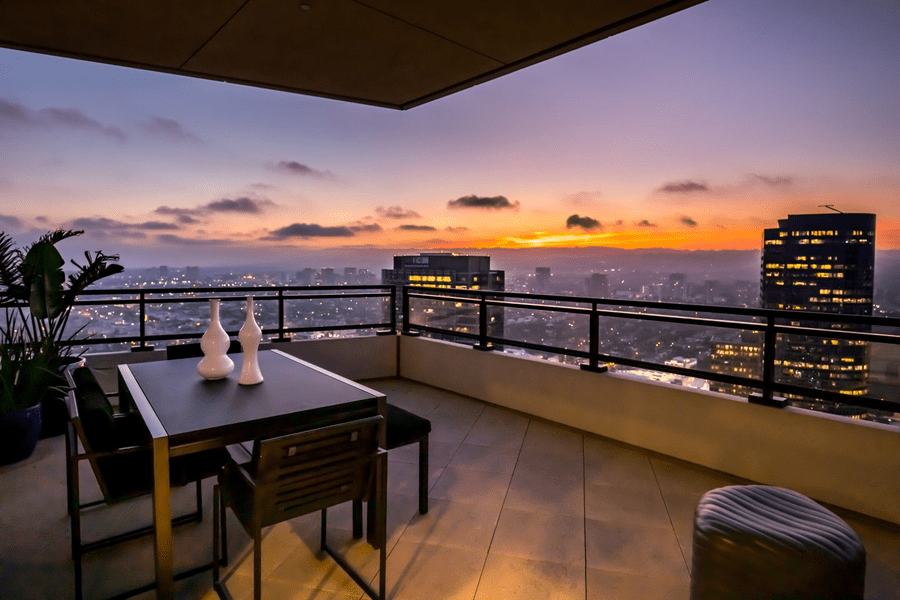 Cum arată apartamentul Rihannei de la etajul 40 al unei clădiri din Los Angeles FOTO 