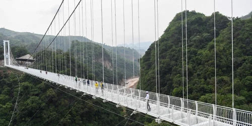 Pod de sticla Vietnam - Bach Long FOTO AFP