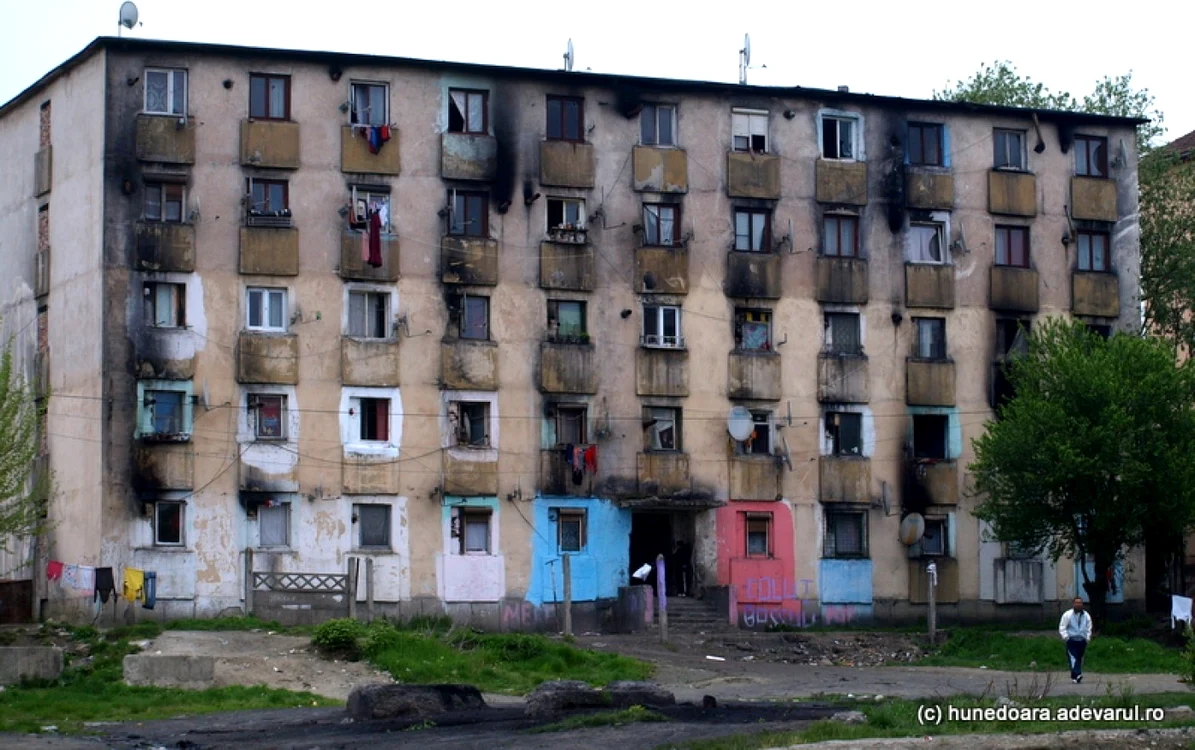 Bloc social din Hunedoara. FOTO: ARHIVĂ. Daniel Guţă. ADEVĂRUL.