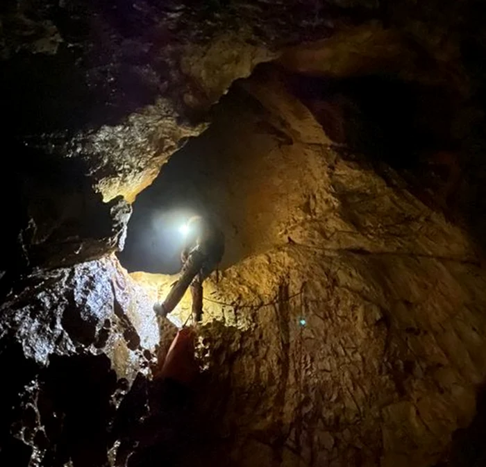 Imagine din interiorul Peșterii Avenul din Grind. Foto: Facebook/Avenul de sub Vârful Grind