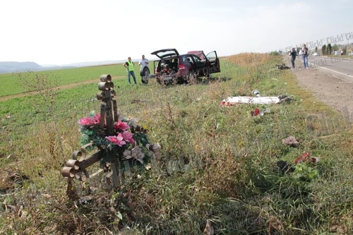 Motoscuteristul a murit în urma impactului cu automobilul ISU. (Foto: Cezar Pădurariu)