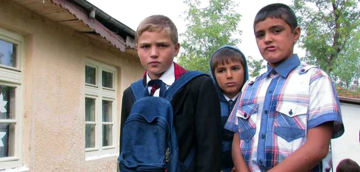 Copiii din Vintileanca învaţă într-o şcoală veche de peste 80 de ani FOTO Iulian Bunilă