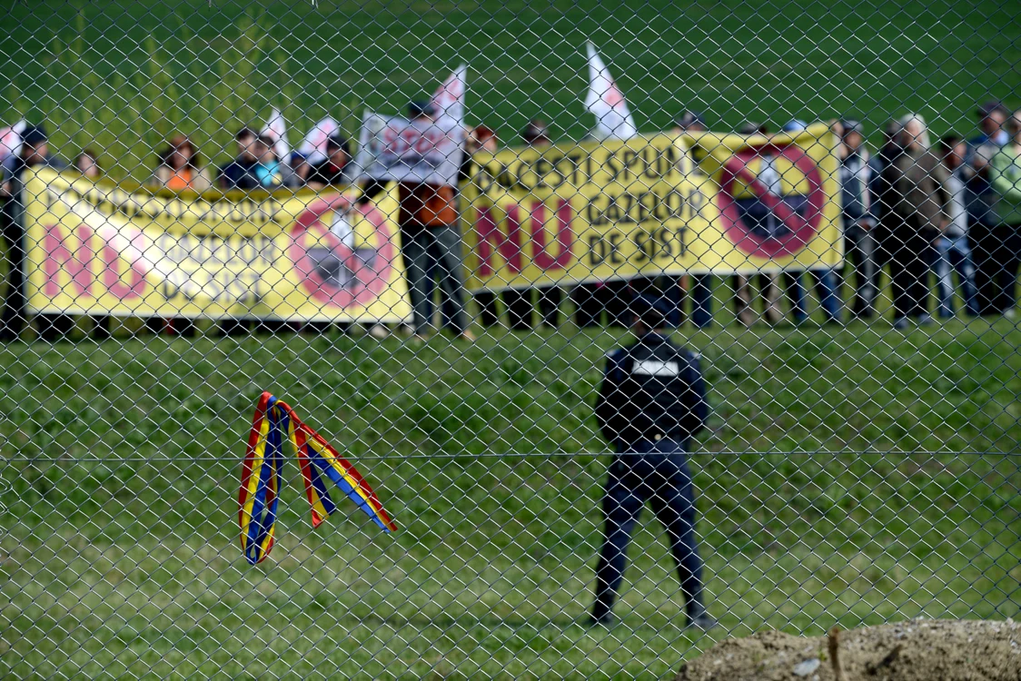 La București și în alte orașe mii de oameni au cerut renunțarea la gazele de șist FOTO Profimedia