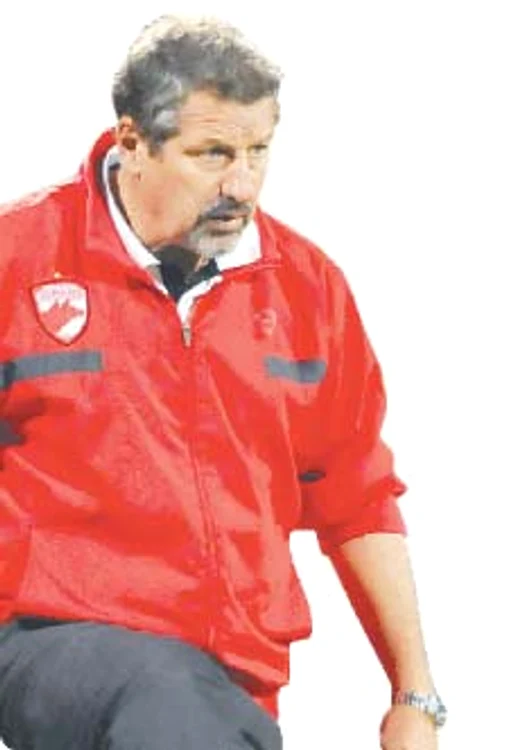 
    Ion Marin este al doilea  antrenor român, după  Mircea Lucescu, câştigător  al unui trofeu continental  
