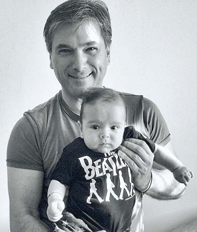 Viaţa de tătic e grea, dar frumoasă. Când e cu fiul său, Tudor (un an şi jumătate), Mircea radiază de fericire