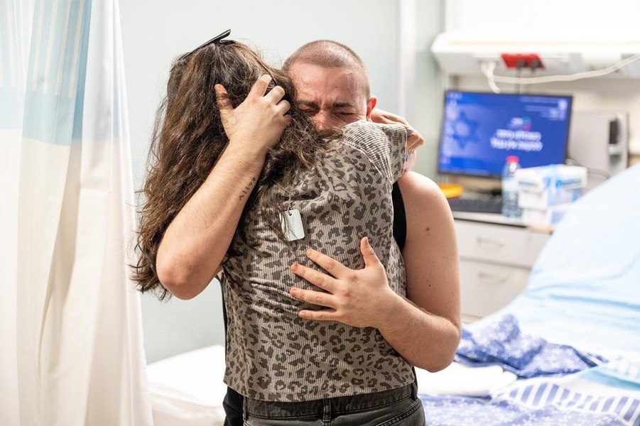 Tatăl unui ostatic israelian a murit chiar înainte de a afla că fiul său a fost salvat: „A slăbit 20 de kilograme, nu mai suporta” VIDEO