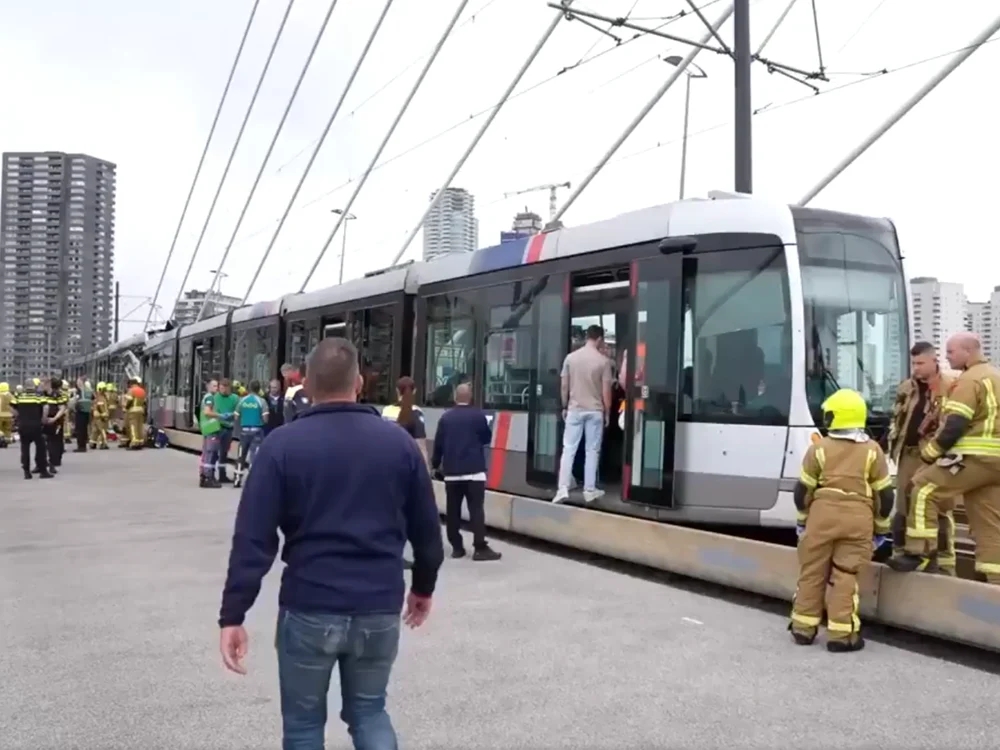 Două tramvaie s-au ciocnit în Olanda/FOTO: X @Maeestro