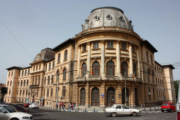 Profesoara Elena Stancu predă matematica la Colegiul Naţional Carol I din Craiova FOTO / arhivă Adevărul