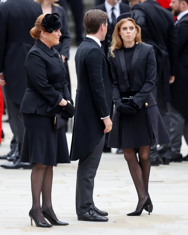 Prințesa Beatrice a venit alături  de mama ei, Sarah Ferguson