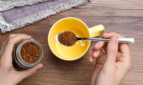 cafea instant shutterstock 2197931213 jpg