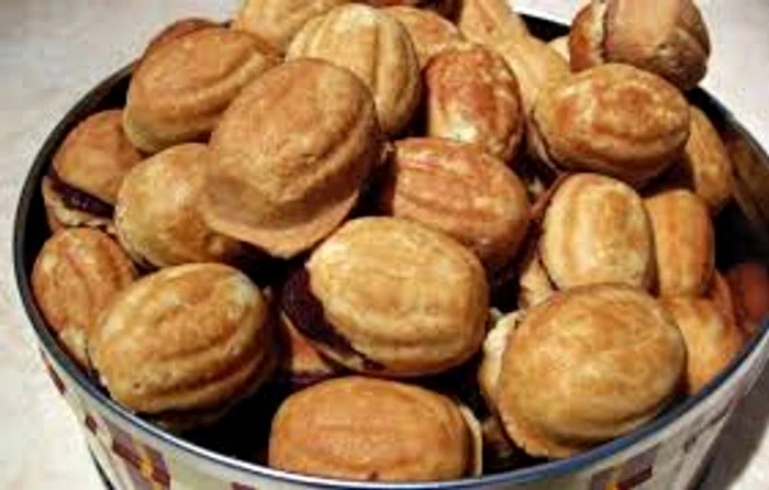 
    Nucile sunt bogate în seleniu, și nucile preparate din aluat sunt hrănitoare  Sursa foto: Sfatul bătrânilor .ro  