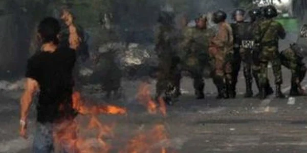Manifestaţie la Teheran: opoziţia, dispersată cu gaze lacrimogene şi bastoane