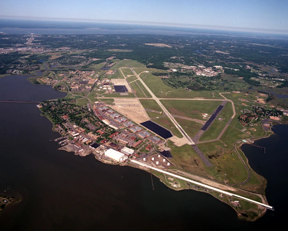 Baza aeriană Langley din Virginia a fost survolată de drone FOTO Wikipedia