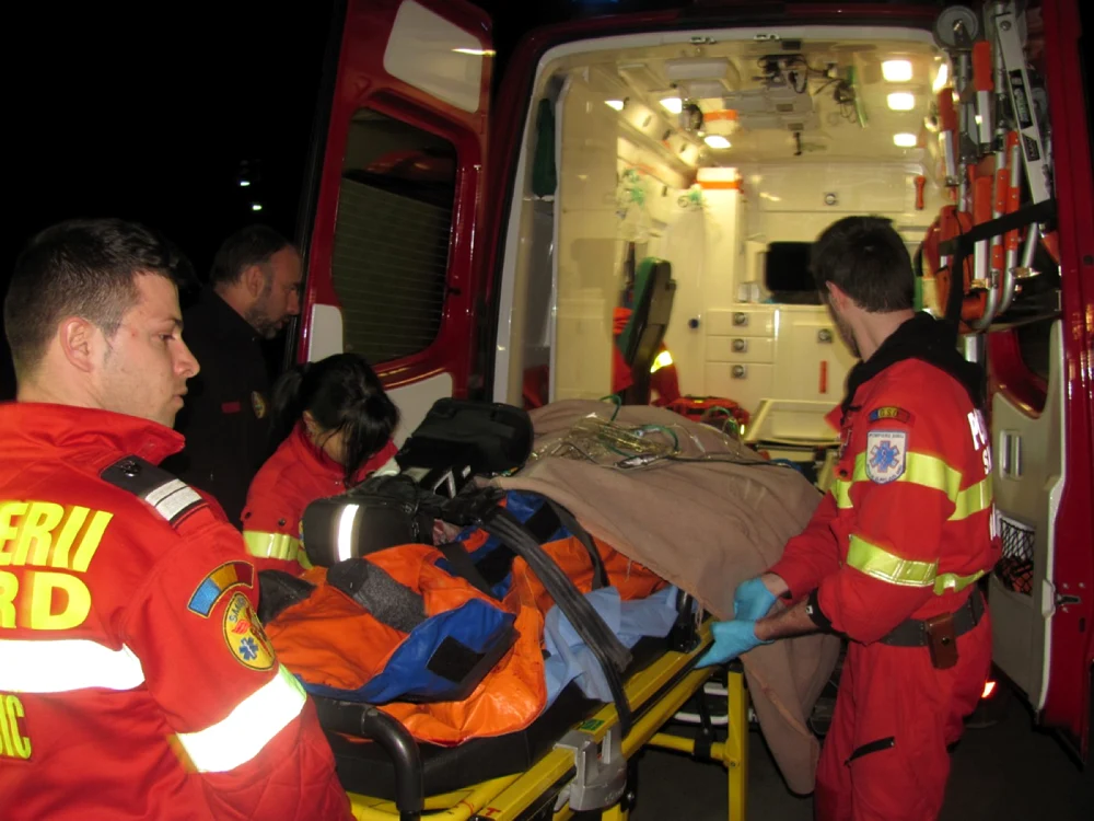 Echipajul SMURD a intervenit pentru a oferi primul ajutor. FOTO: Arhivă Adevărul