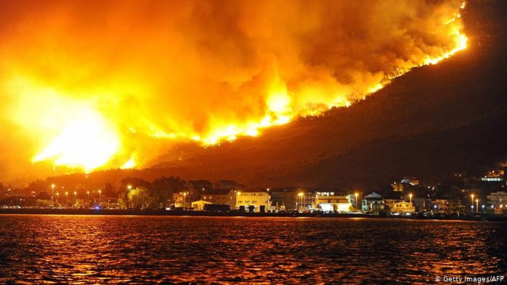 Incendiile, o afacere mafiotă. Există o „industrie a focului” în sudul Italiei