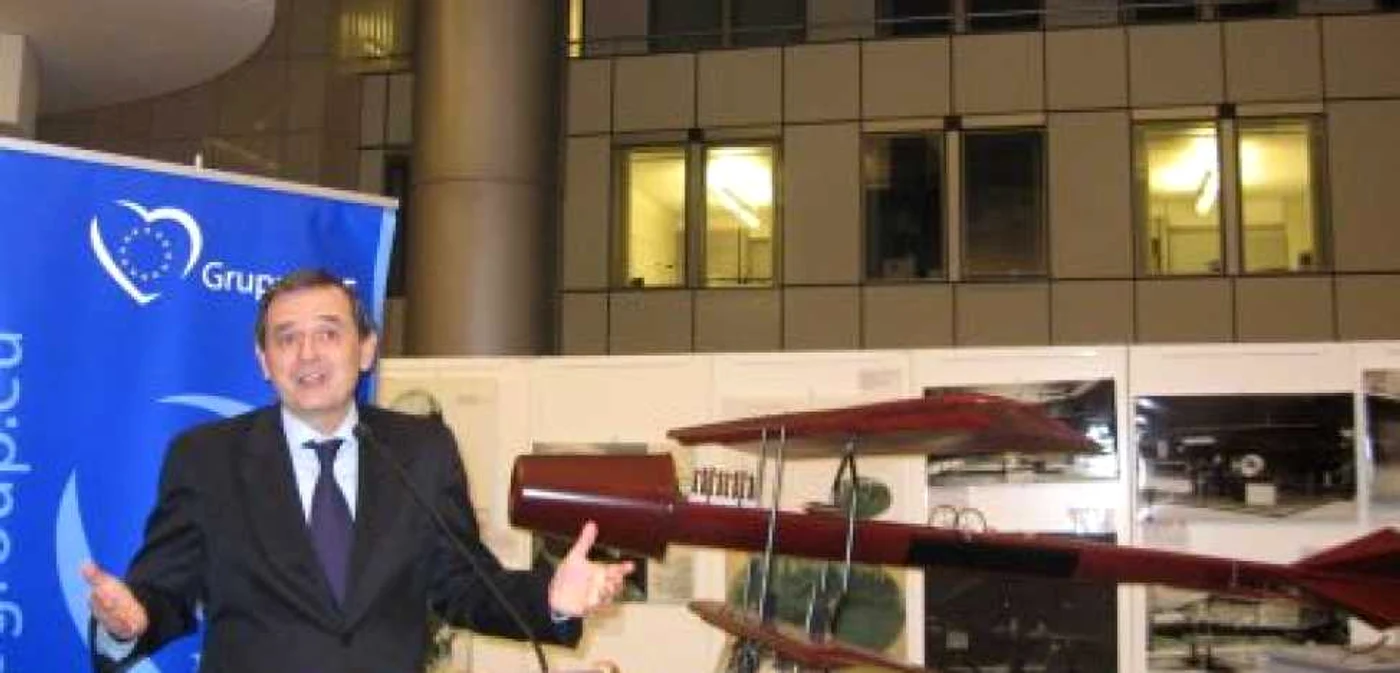 Europarlamentarul Marinescu a declarat că vrea să organizeze o expoziţie Brâncuşi