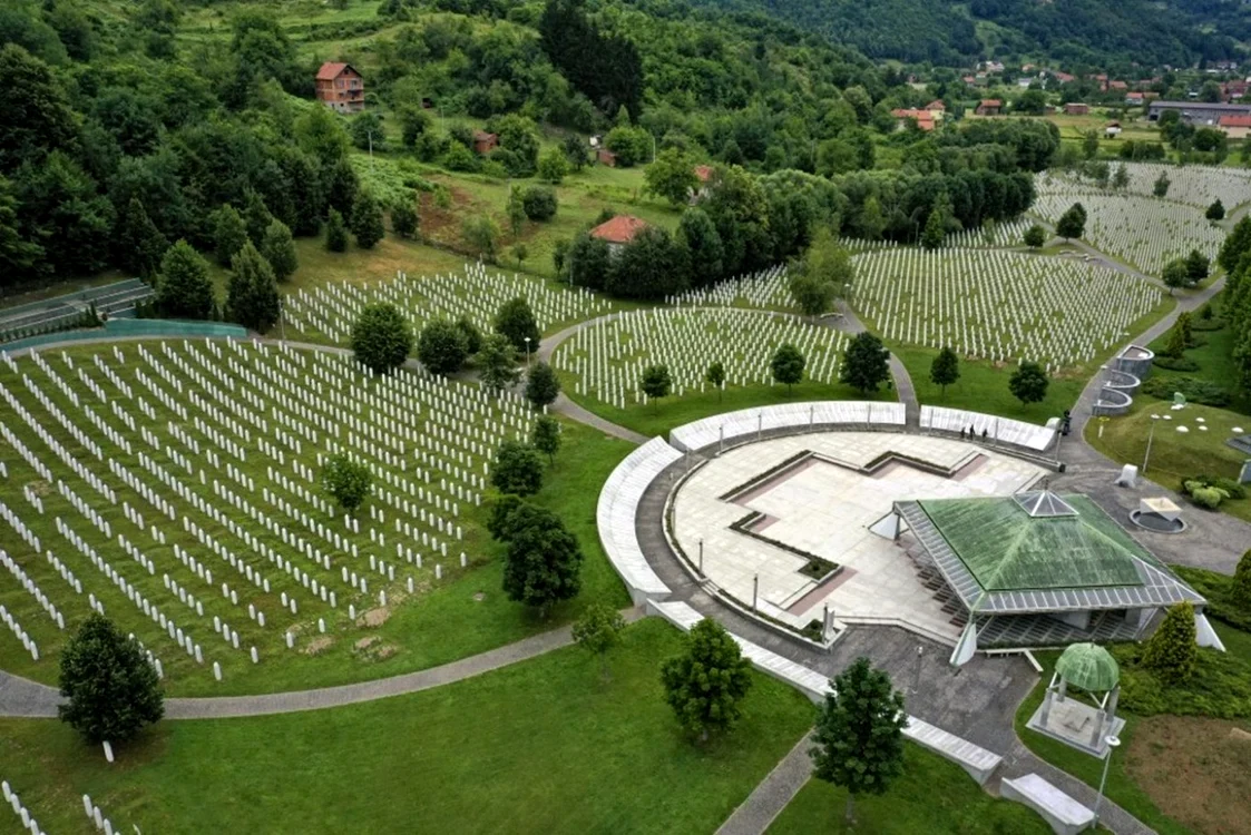 Cimitirul de la Srebrenica FOTO: Arhivă