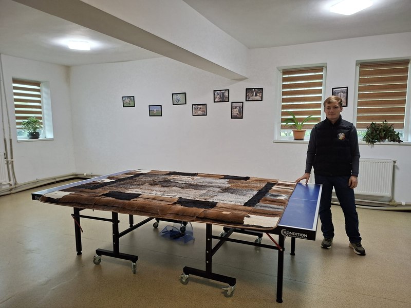 Oierii moldoveni cuceresc moda de lux: bijuterii vestimentare din pielicele unicat, favoritele lui Ceaușescu și prețurile lor impresionante