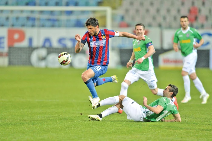 Tănase a prins, după ani de încercări, un contract în străinătate