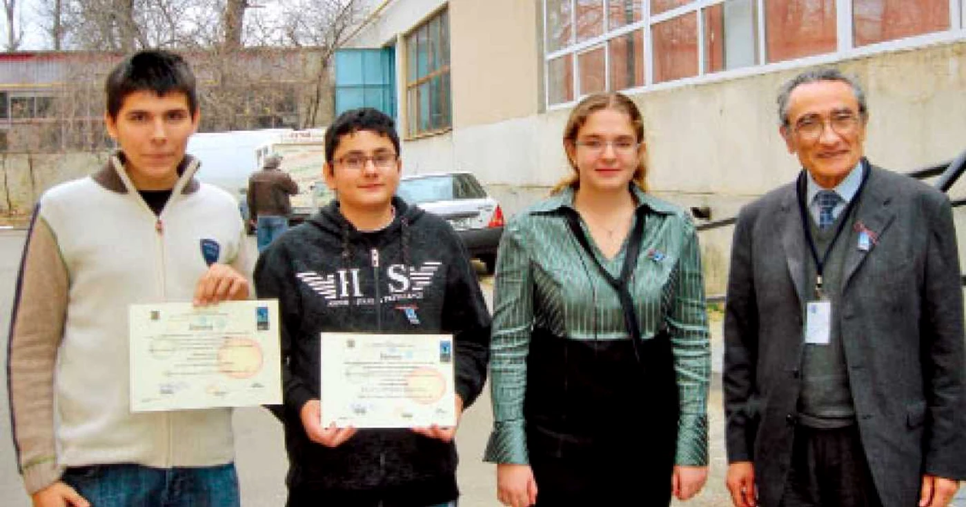 Denis Derecichei (stânga), Andrei Cuceu şi Ioana Zelko, alături de Zadig Mouradian