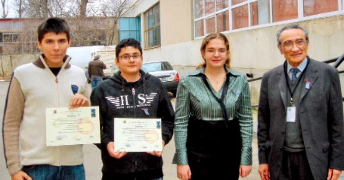 Denis Derecichei (stânga), Andrei Cuceu şi Ioana Zelko, alături de Zadig Mouradian