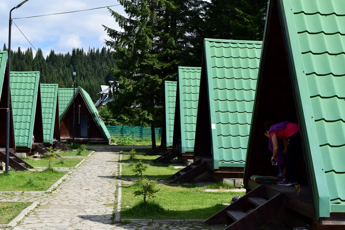 Campingul de la Zănoaga - Bucegi. FOTO Camping Zanoaga