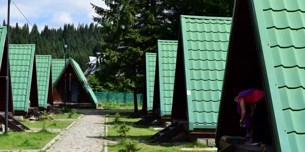 Campingul de la Zănoaga - Bucegi. FOTO Camping Zanoaga