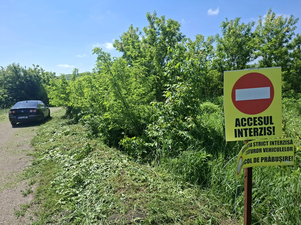 Semn pentru acces interzis la Mateieni