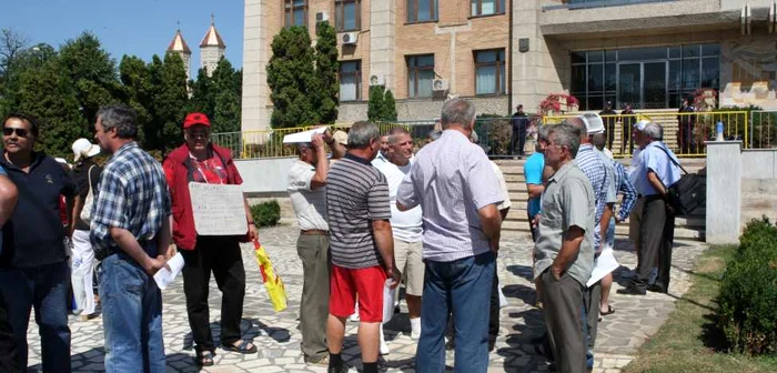 Foştii angajaţi CET Iaşi au protestat de mai multe ori în faţa Prefecturii Foto: arhiva Adevărul