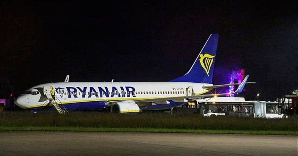 Un avion Ryanair a fost evacuat de urgență. Compania aeriană a dezvăluit motivul 