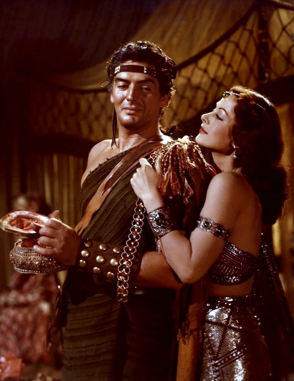 Hedy Lamarr alături de actorul Victor Mature