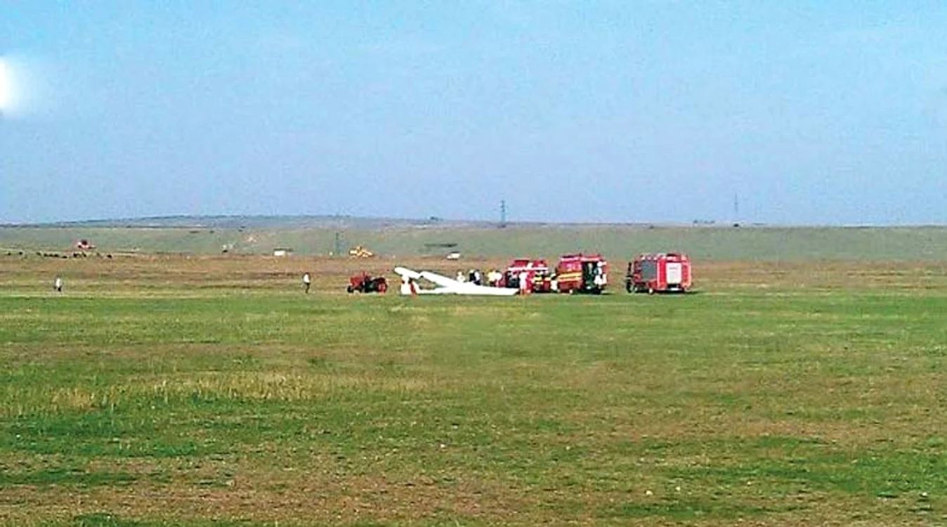 
    Aparatul de zbor a căzut  de la 50 de metri  