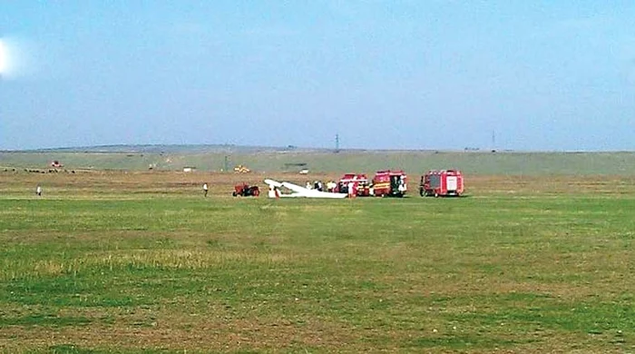 
    Aparatul de zbor a căzut  de la 50 de metri  