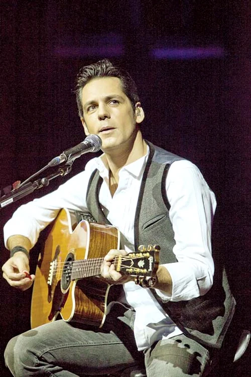 La 7 şi 8 martie, solistul va cânta pe scena de la Circ (FOTO: ARHIVA PERSONALĂ)