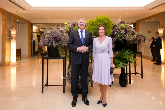 La dineul oficial, Carmen Iohannis a purtat o creație ELLIS by Eli Lăslean. FOTO: Facebook