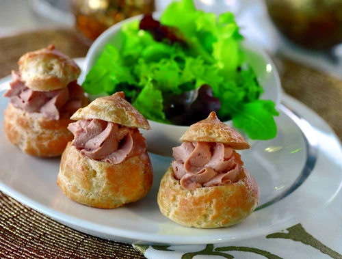 aperitiv cu pateu de ficat jpeg
