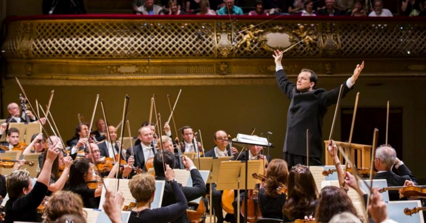 Andris Nelsons la pupitrul Orchestrei Simfonice din Boston (foto: Chris Lee)