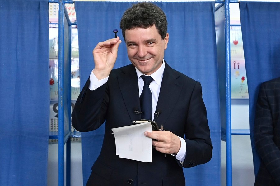 Cum a reușit Nicușor Dan să inverseze scorul. Le Monde, analiza unei victorii considerate imposibile
