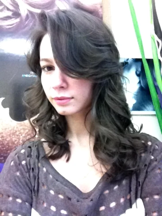 Iuliana Luciu şi-a schimbat look-ul (foto:Facebook)