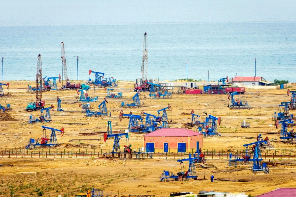 Sonde de petrol în Azerbaidjan FOTO