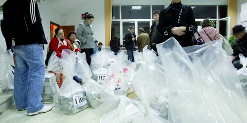 Buletinele de vot au fost renumărate timp de o zi