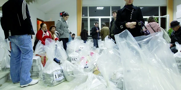 Buletinele de vot au fost renumărate timp de o zi