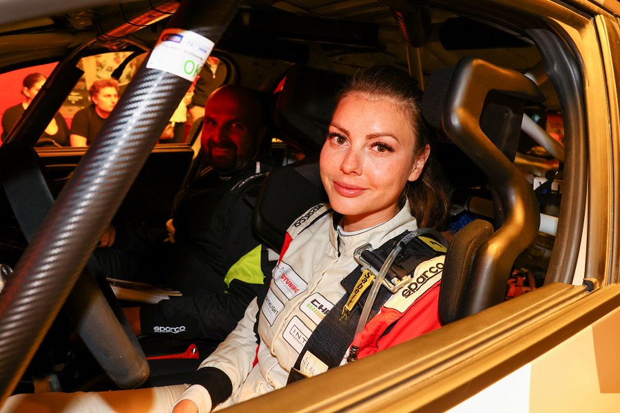Catherine Rădulescu, prima femeie pilot din România, cucerește campionatul european de raliu European Rally Trophy 