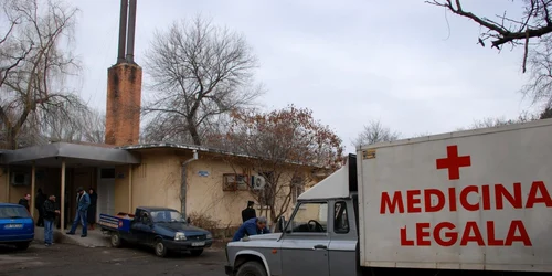 Cadavrul a fost transportat la Medicină Legală pentru efectuarea necropsiei