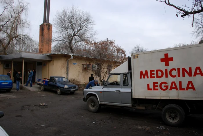 Cadavrul a fost transportat la Medicină Legală pentru efectuarea necropsiei