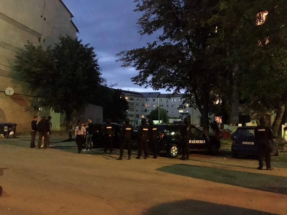 Percheziţii la blocul NATO