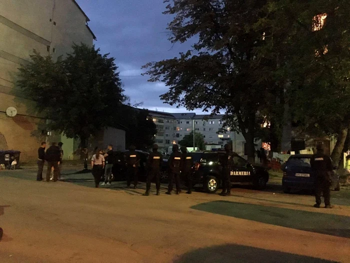 Percheziţii la blocul NATO