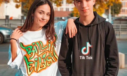 Fraţii Andra (22 de ani) şi Răzvan Gogan (19 ani) sunt şi vocile serialelor Disney  jpeg